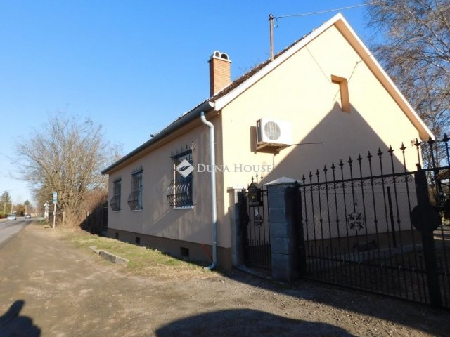 Eladó családi ház, Helvécián 139.9 M Ft, 3 szobás