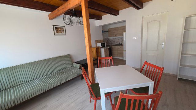 Kiadó téglalakás, albérlet, Esztergomban 180 E Ft / hó