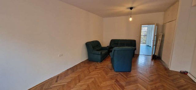 Eladó téglalakás, Kaposváron, Fő utcában 35.5 M Ft, 1 szobás