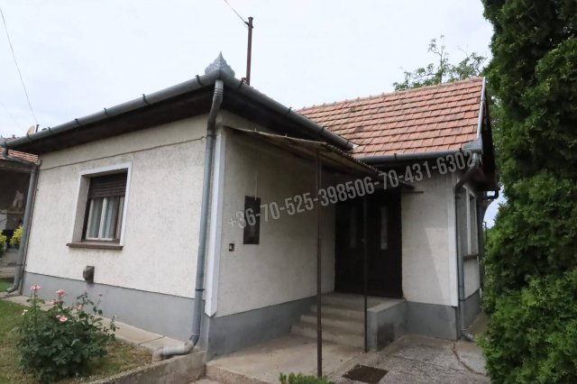 Eladó családi ház, Tápiószelén 24.5 M Ft, 1 szobás