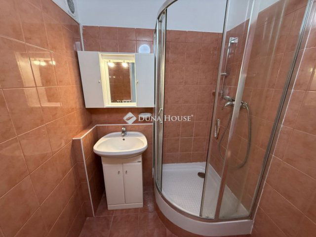 Kiadó panellakás, albérlet, Kecskeméten 160 E Ft / hó, 2 szobás