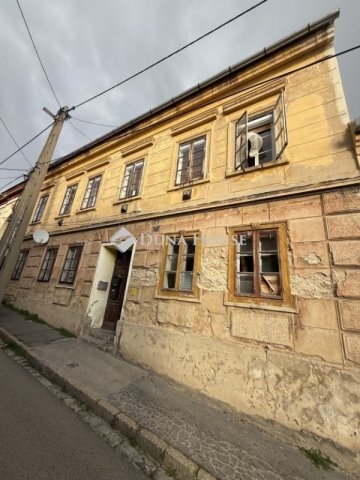 Eladó téglalakás, Pécsett 47 M Ft, 3 szobás