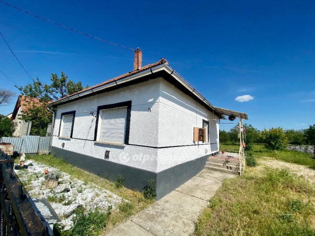 Eladó családi ház, Jászfényszarun 26.99 M Ft, 2 szobás