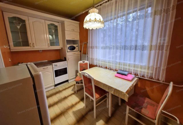 Eladó panellakás, Tatabányán 41.5 M Ft, 2 szobás