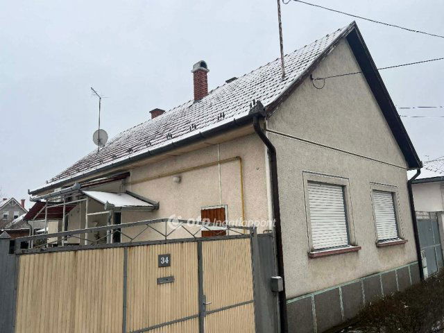 Eladó családi ház, Cegléden 69.9 M Ft, 3 szobás