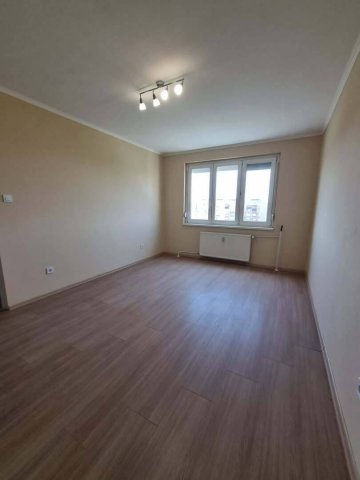 Eladó panellakás, Dunaújvárosban 35.5 M Ft, 2 szobás