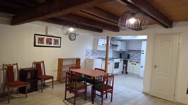 Kiadó téglalakás, albérlet, Esztergomban 240 E Ft / hó