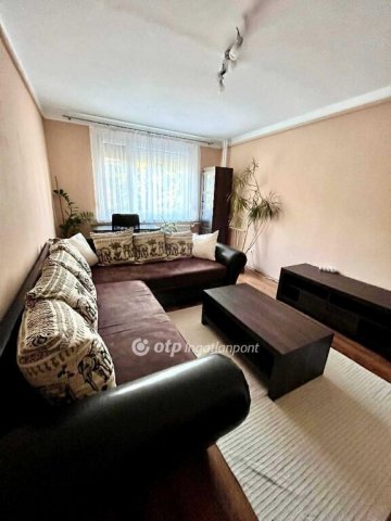 Eladó panellakás, Miskolcon 36.9 M Ft, 2 szobás