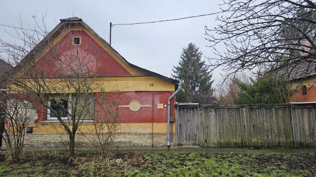 Eladó családi ház, Jászberényben 23.99 M Ft, 2 szobás