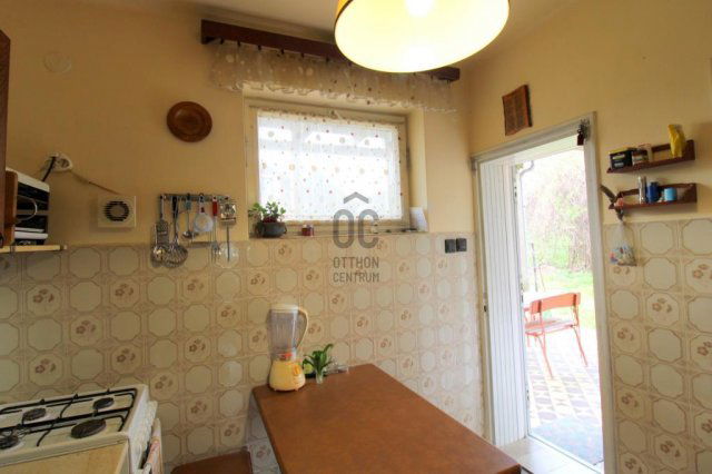 Eladó családi ház, Pécelen 98 M Ft, 8 szobás