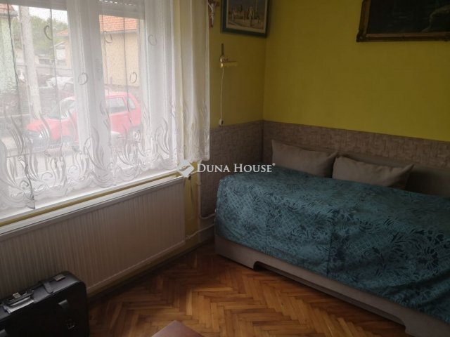Eladó téglalakás, Pécsett 49.9 M Ft, 2 szobás