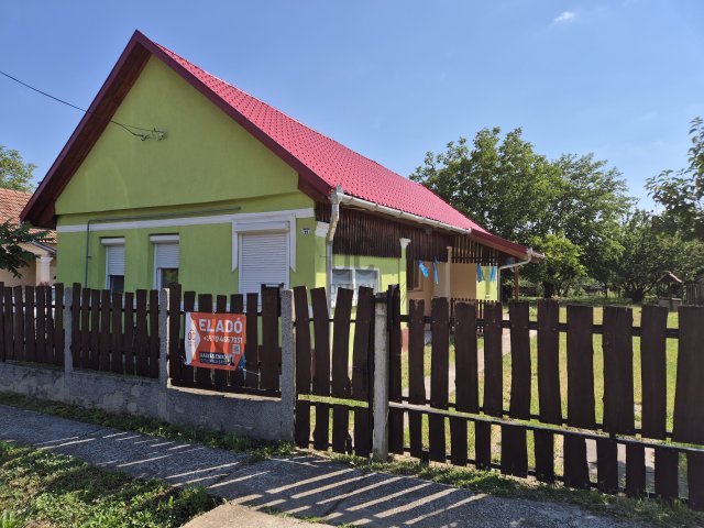 Eladó családi ház, Tiszacsegén 16.5 M Ft, 2 szobás