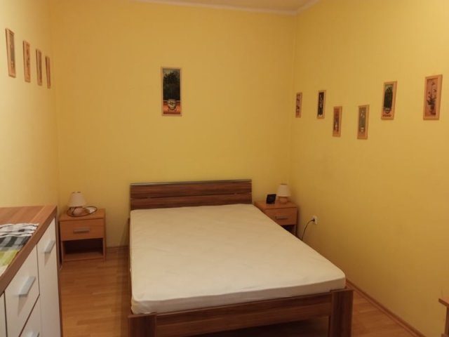 Kiadó téglalakás, albérlet, Pécsett, Kodály Zoltán utcában
