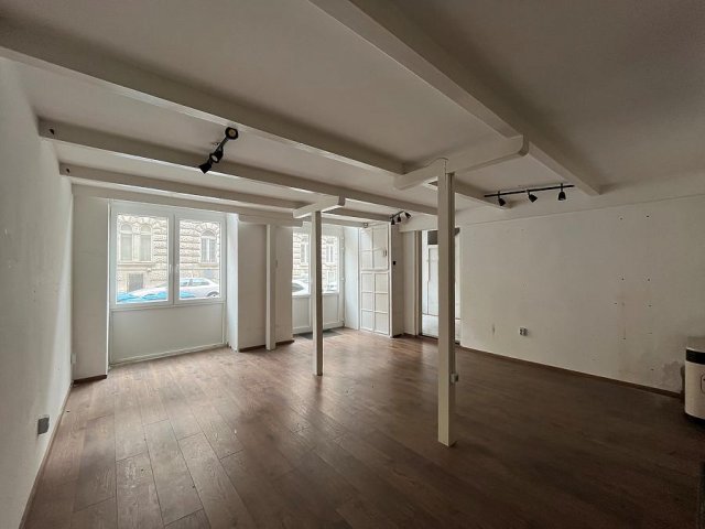 Eladó üzlethelyiség, Budapesten, VII. kerületben, Sajó utcában