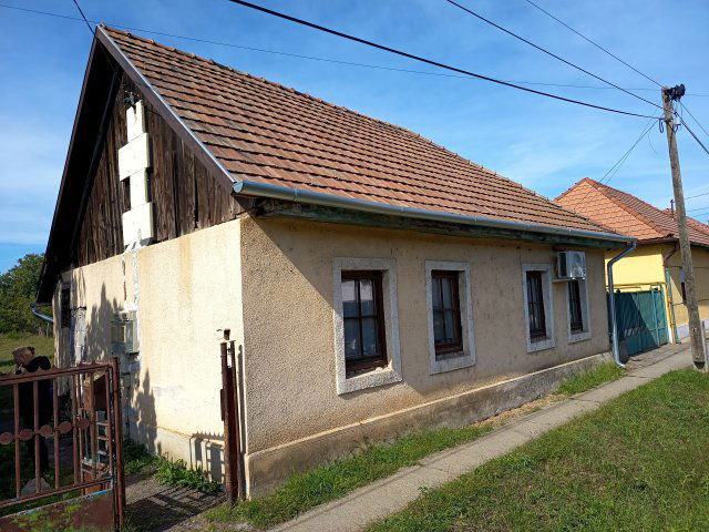 Eladó családi ház, Lőrinciben 29 M Ft, 2 szobás