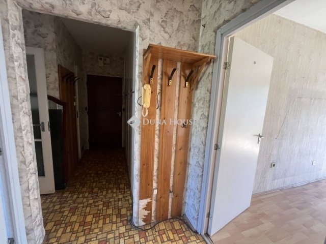 Eladó panellakás, Pécsett 39.5 M Ft, 2 szobás