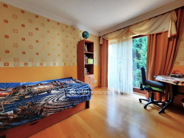 Eladó családi ház, Siófokon 249.9 M Ft, 7 szobás