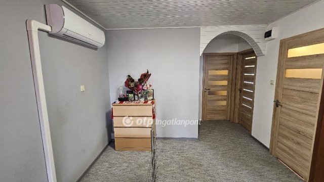 Eladó téglalakás, Dunaújvárosban 62.5 M Ft, 5 szobás