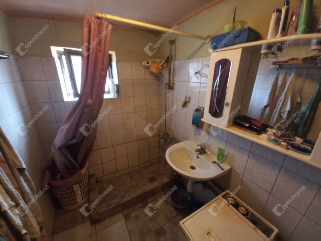 Eladó családi ház, Aparhanton 18 M Ft, 3 szobás