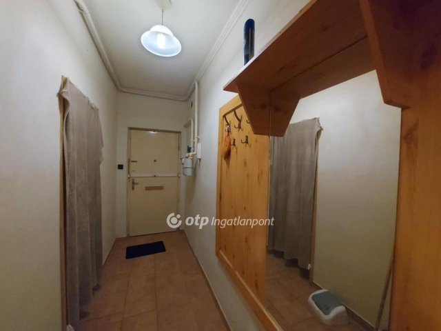 Eladó téglalakás, Pécsett 23.8 M Ft, 2 szobás