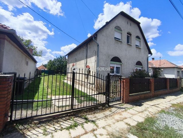 Eladó családi ház, Dombóváron 57 M Ft, 5 szobás