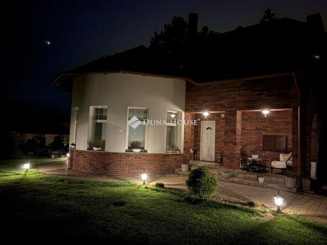 Eladó családi ház, Szatymazon 148 M Ft, 5 szobás