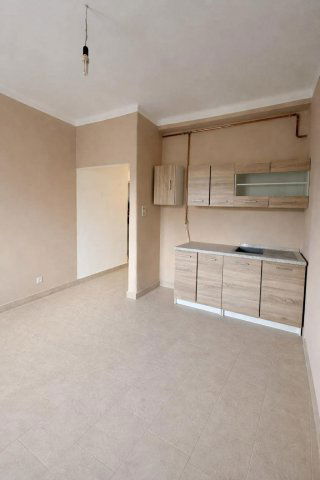 Eladó téglalakás, Komlón, Zrínyi téren 50 M Ft, 4 szobás