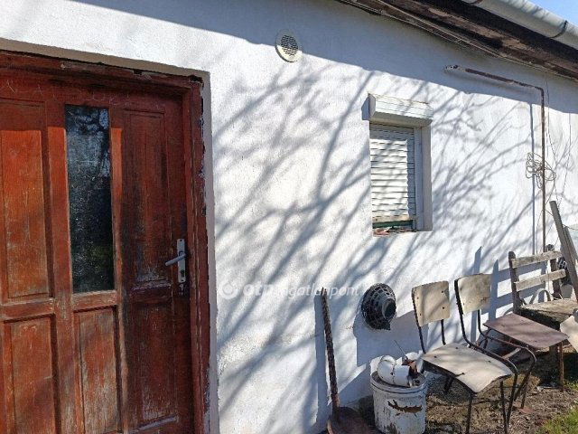 Eladó családi ház, Mikepércsen 24 M Ft, 2 szobás