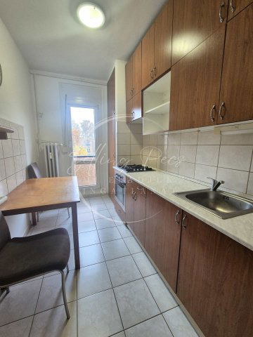 Kiadó panellakás, albérlet, Pécsett, Építők útján, 2 szobás