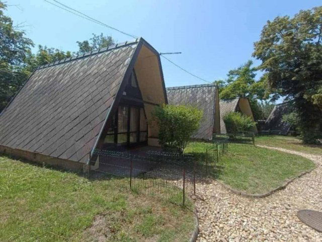 Eladó nyaraló, Délegyházán 330 M Ft, 10 szobás