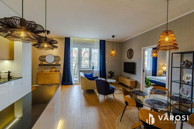 Eladó téglalakás, Szegeden 99.5 M Ft, 3 szobás