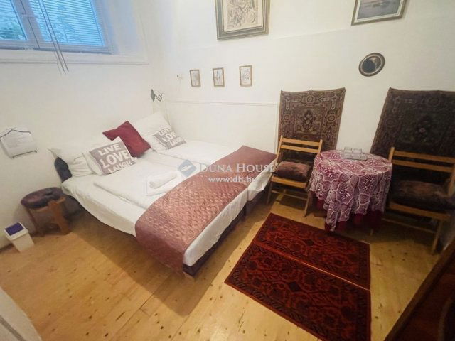 Eladó családi ház, Egerben 150 M Ft, 9 szobás