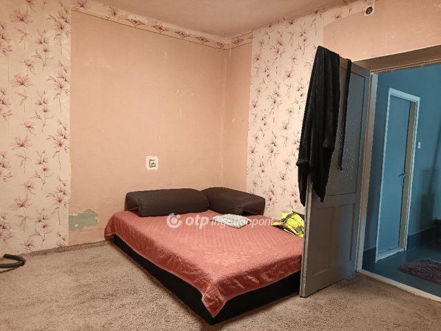 Eladó családi ház, Hajdúszováton 18 M Ft, 3 szobás