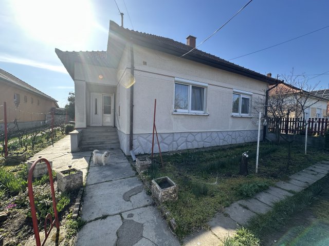 Eladó családi ház, Békéscsabán 39.9 M Ft, 3 szobás