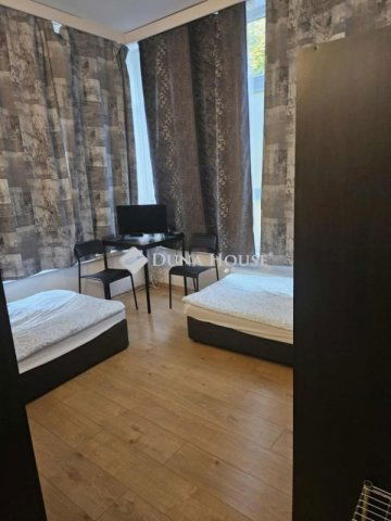 Eladó panellakás, Esztergomban 112 M Ft, 5 szobás