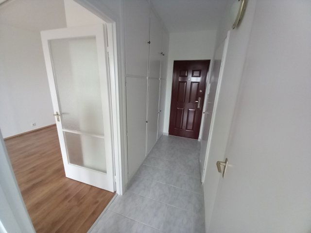 Kiadó panellakás, albérlet, Szolnokon 110 E Ft / hó, 1 szobás