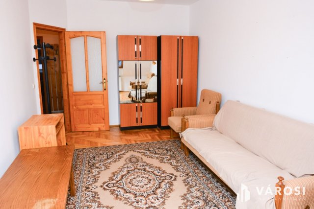 Eladó téglalakás, Szegeden 44 M Ft, 2 szobás