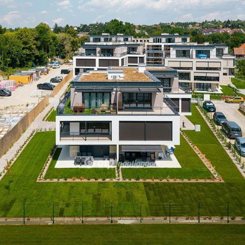 Eladó téglalakás, Balatonkenesén 125 M Ft, 2 szobás