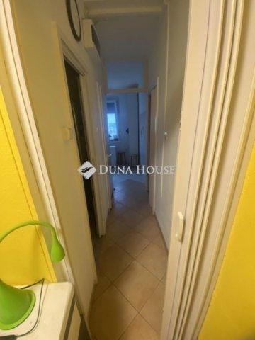 Eladó panellakás, Szegeden 49.9 M Ft, 2+1 szobás