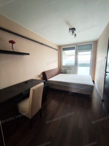 Kiadó panellakás, albérlet, Budapesten, X. kerületben, 3 szobás