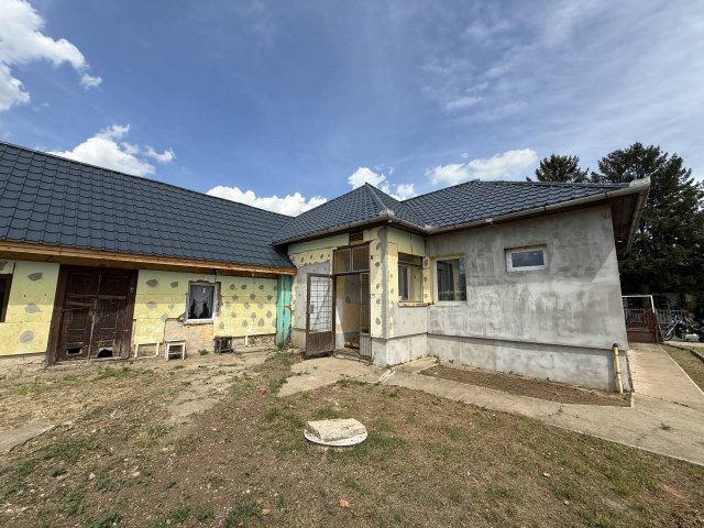 Eladó családi ház, Halmajugrán 25 M Ft, 4 szobás