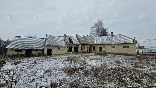 Eladó családi ház, Ácson 26.5 M Ft, 3 szobás