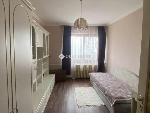 Eladó családi ház, Ladánybenén 69.9 M Ft, 5 szobás