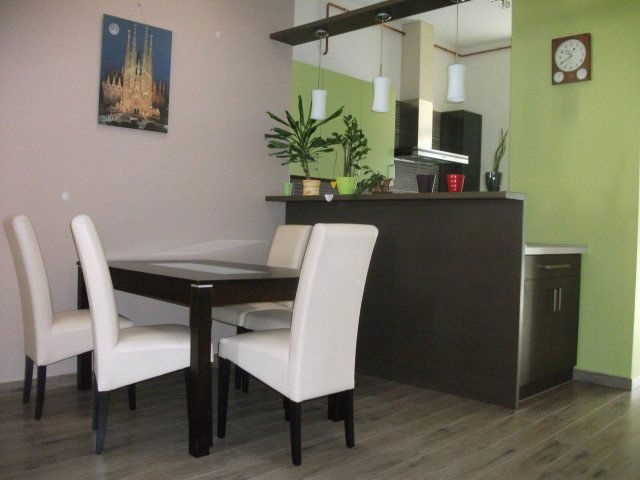 Kiadó téglalakás, albérlet, Pécsett 300 E Ft / hó, 3 szobás