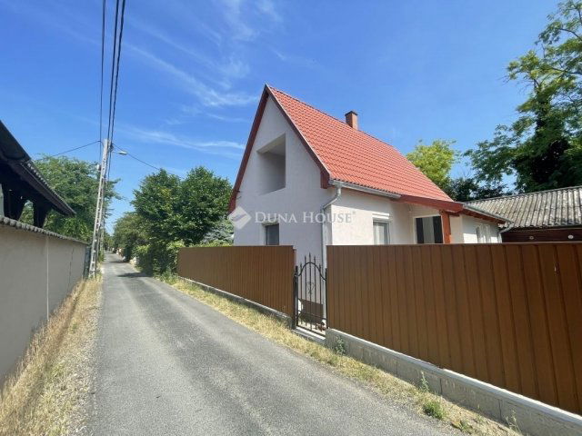 Eladó családi ház, Szigetszentmiklóson 57.5 M Ft, 2 szobás