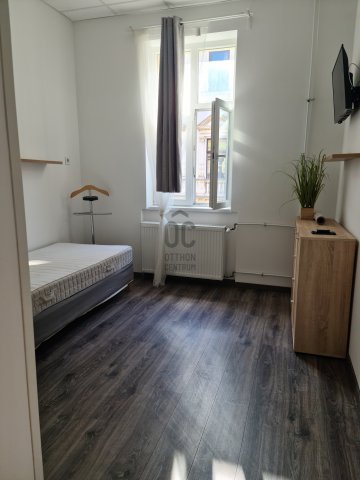 Eladó téglalakás, Budapesten, VI. kerületben, Aradi utcában