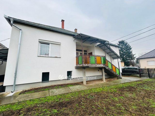 Eladó családi ház, Timáron 31.9 M Ft, 3 szobás