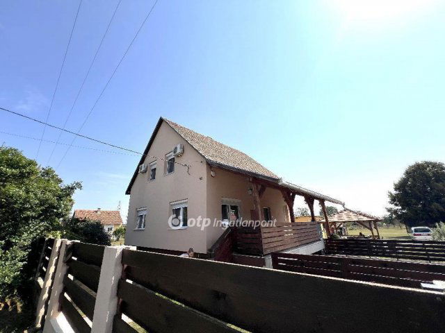 Eladó családi ház, Ráckeresztúron 94.99 M Ft, 4 szobás