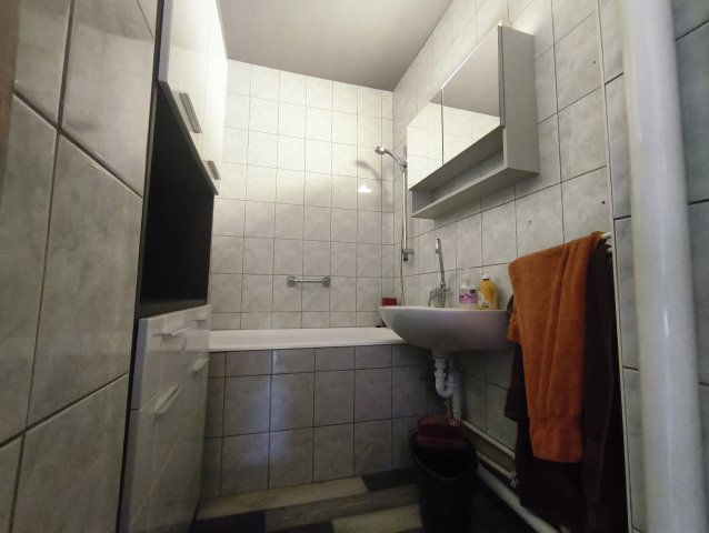 Eladó panellakás, Dombóváron, Zrínyi utcában 32 M Ft