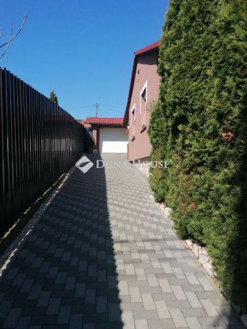 Eladó családi ház, Komlón 47 M Ft, 3 szobás